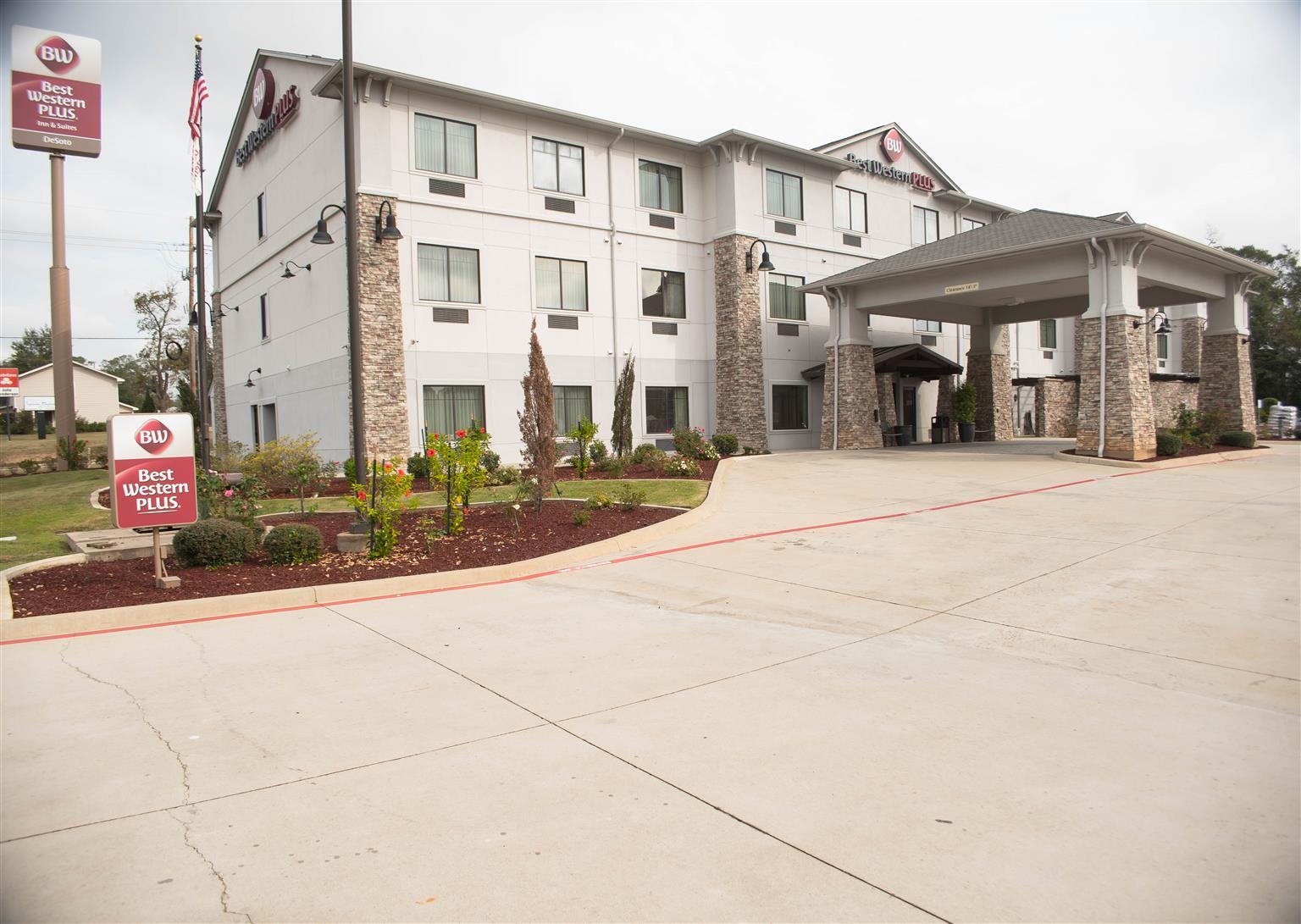 Best Western Plus DeSoto Inn&Suites Mansfield Exterior foto